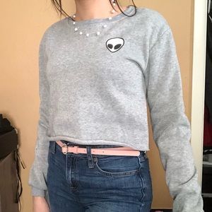 Grey cropped alien shirt